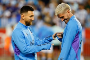 开云电竞 - 里昂训练开放日，转会期单刀错失引欢呼，欧篮联在即，更衣室氛围转暖