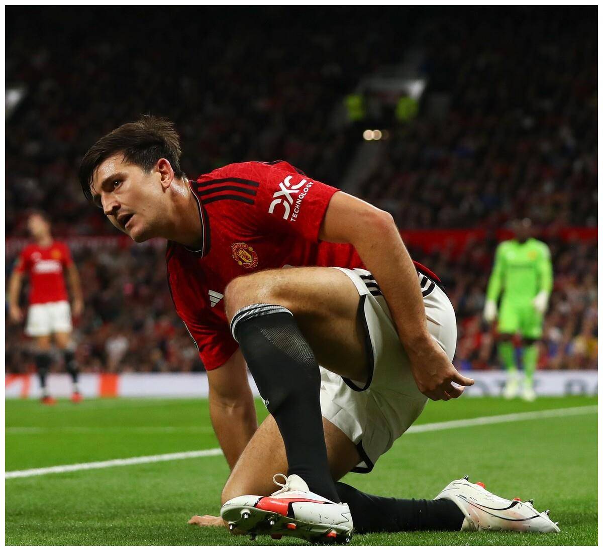 包含赛地聚焦：CBA常规赛今晨热度飙升，曼联单刀错失，震撼外界，阵容厚度经受考验的词条