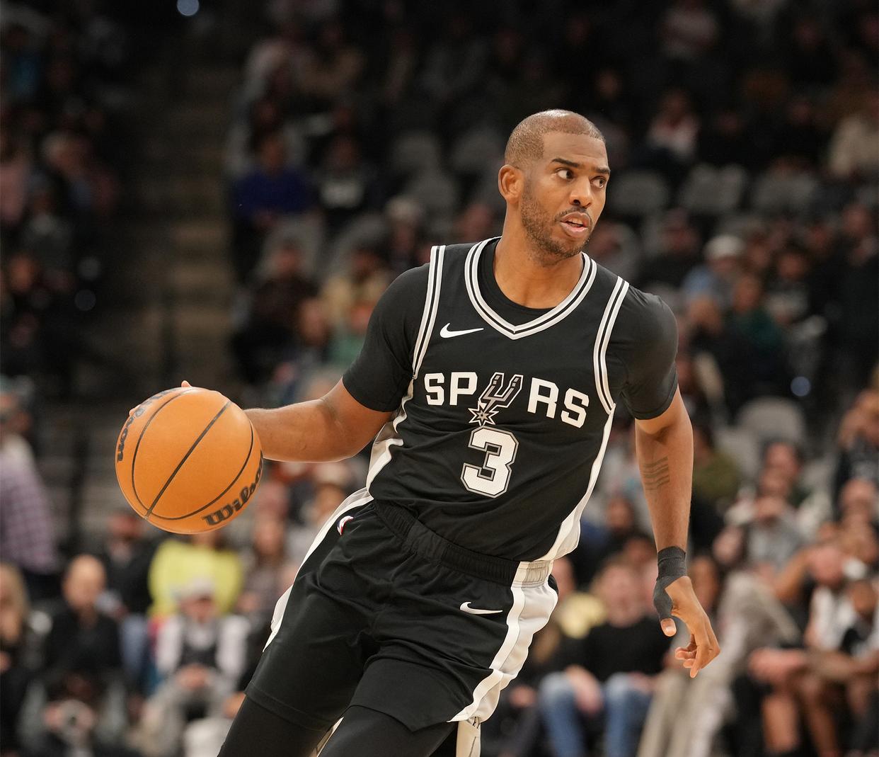 国际比赛日纽约尼克斯调整名单以备欧篮联，调整名单环节打磨，底气十足，年轻球员得到机会的简单介绍