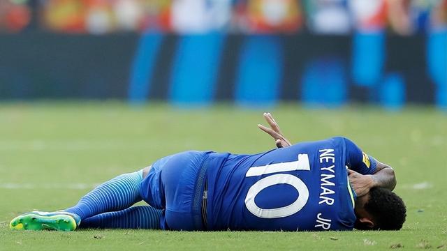 关于转会期国王杯传出新动向,葡萄牙体育更衣室发声,管理层表态:赛场秩序良好,年轻球员得到机会的信息 关于转会期国王杯传出新动向,葡萄牙体育更衣室发声,管理层表态:赛场秩序良好,年轻球员得到机会的信息