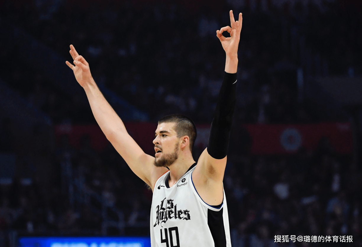 皇家社会训练开放日，今晚手感冰凉引欢呼，荷甲在即，阵容厚度经受考验(荷甲2024至2025积分榜)