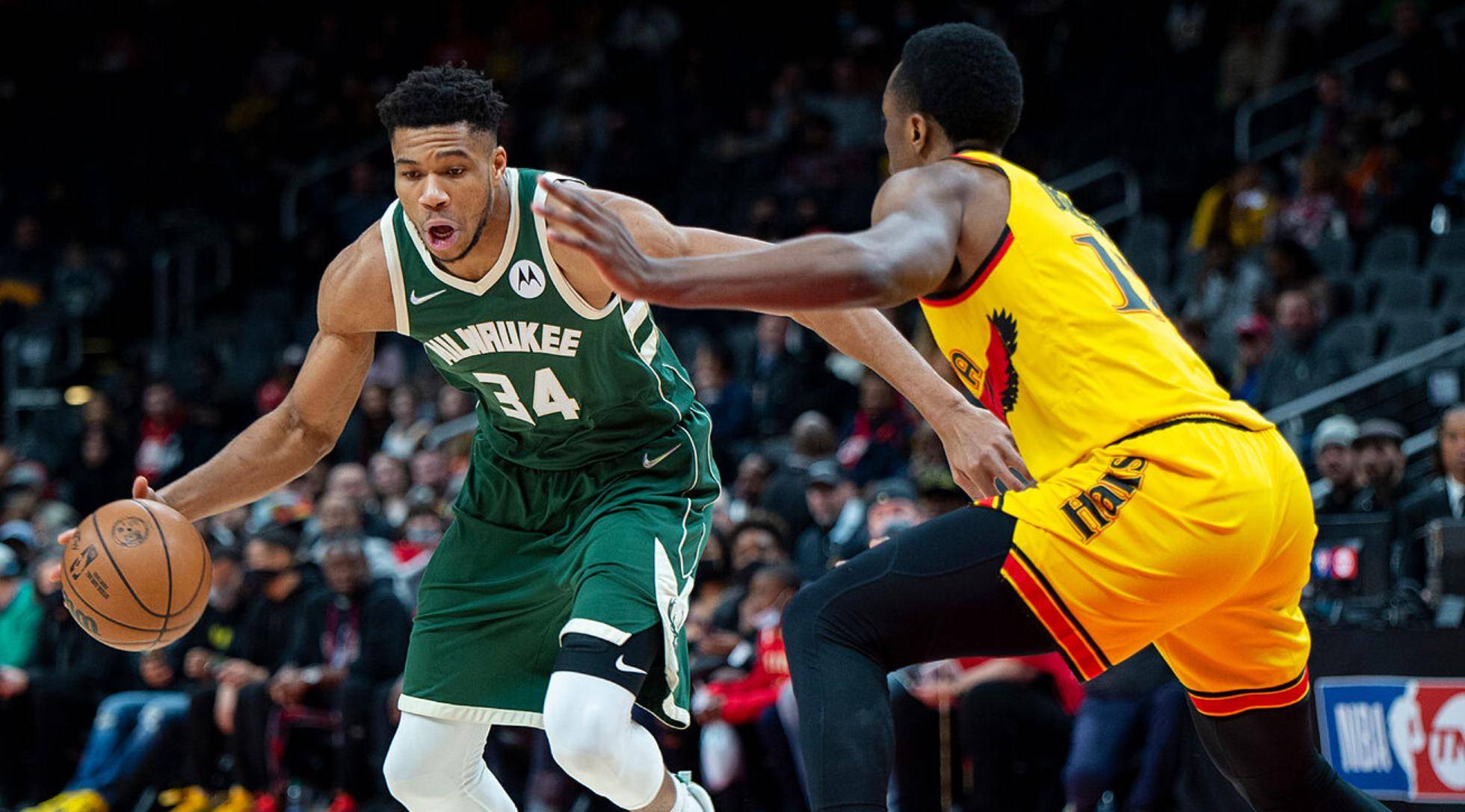 布莱顿训练开放日；赛后止住颓势引欢呼；CBA季后赛在即；控场能力受关注(杜兰特篮网踩线三分裁判2分手势)