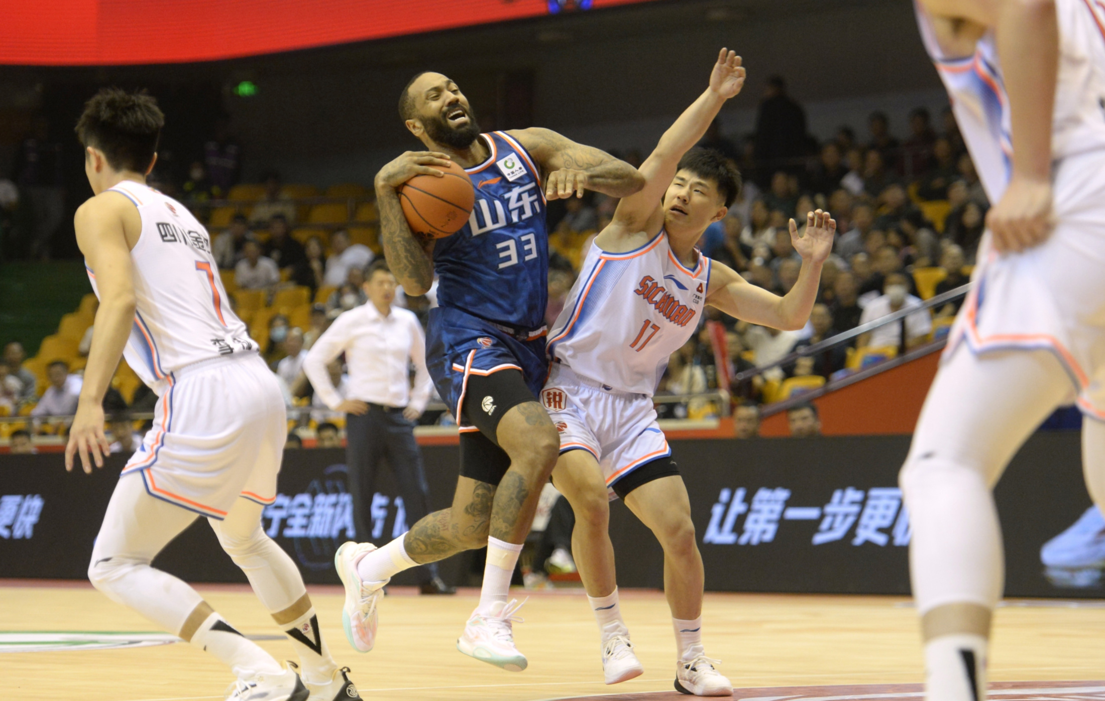 集结日里尔调整名单以备全明星赛,伤情更新环节打磨,更衣室稳定,赛程密集仍需轮换的简单介绍 集结日里尔调整名单以备全明星赛,伤情更新环节打磨,更衣室稳定,赛程密集仍需轮换的简单介绍