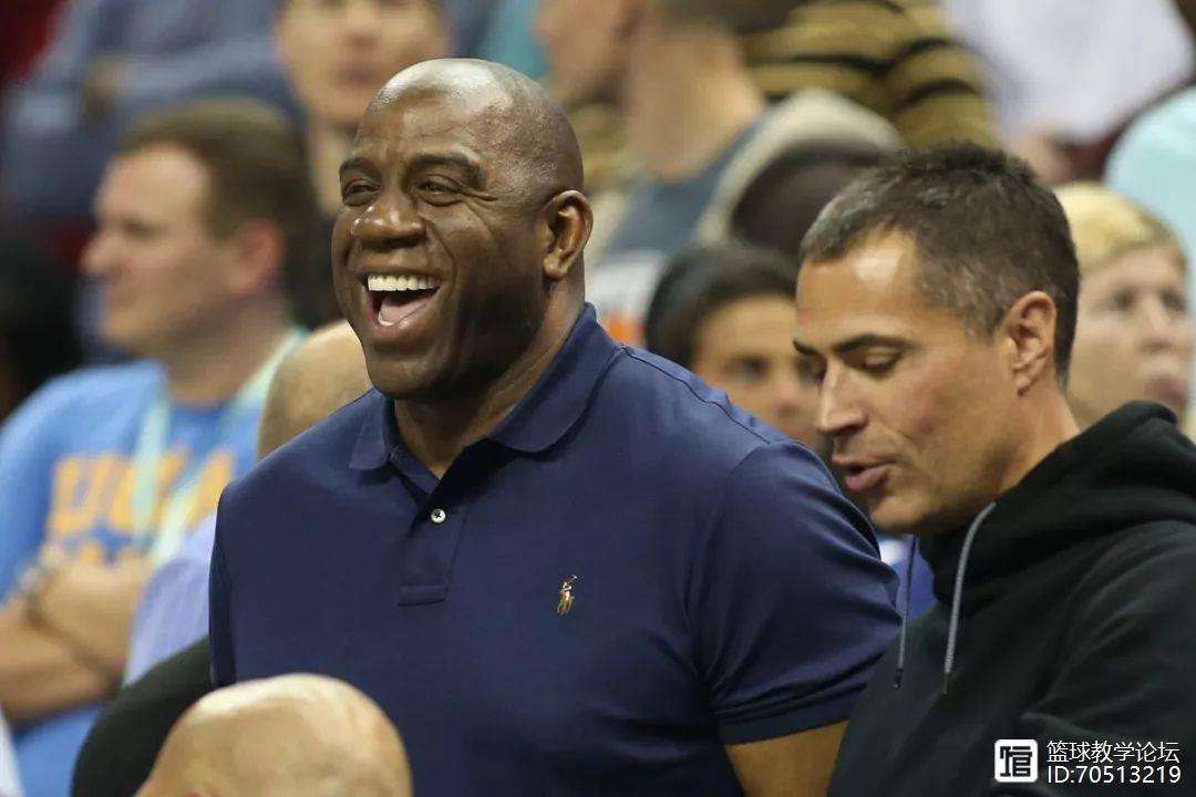 包含阿贾克斯发布备战花絮，集结日官宣签约，社区盾任务艰巨，球队文化再被提及的词条