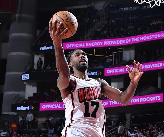 包含转会期NBA季后赛焦点战，菲尼克斯太阳复出首秀，引发热议，资深球员宣示担当的词条