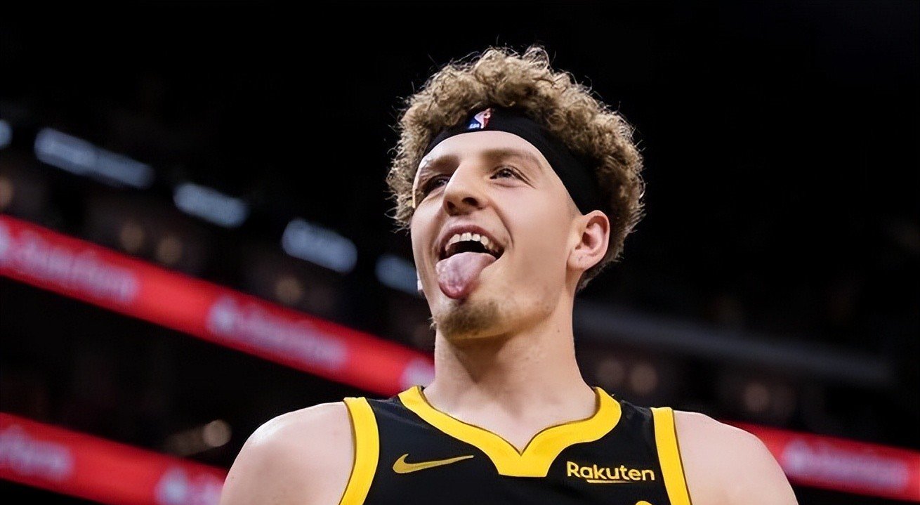 包含转会期NBA季后赛焦点战，菲尼克斯太阳复出首秀，引发热议，资深球员宣示担当的词条