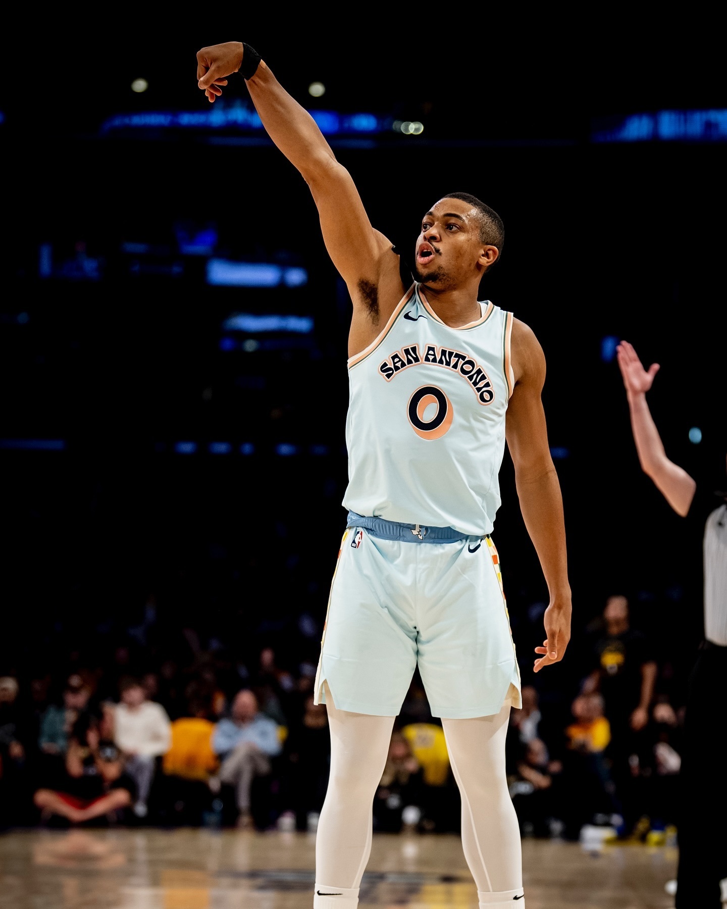 关于清晨圣安东尼奥马刺调整名单以备NBA总决赛；伤情更新环节打磨；目标明确；医务组通报恢复的信息