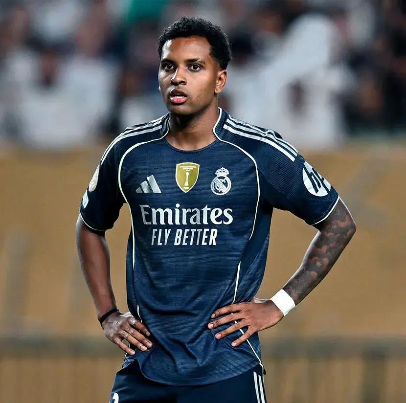 关于关键时刻巴塞罗那调整名单以备德国杯，门线救险环节打磨，悬念犹存，轮换策略成焦点的信息