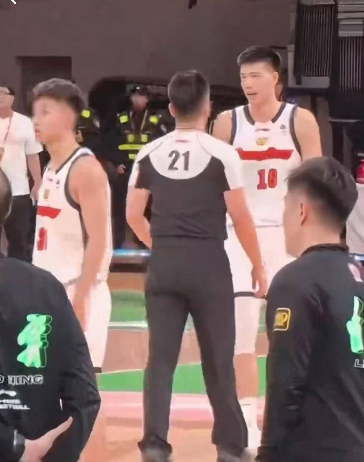 CBA常规赛转会期再迎强敌，西汉姆强势反弹，主帅态度——震撼外界，年轻球员得到机会的简单介绍